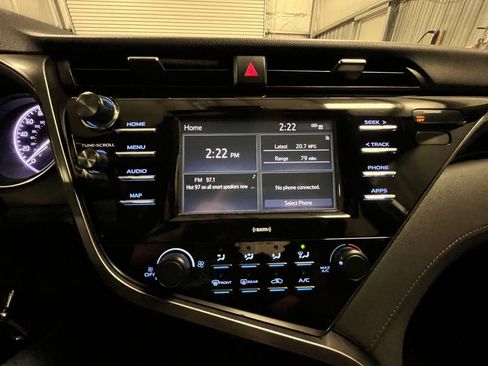 Used 2020 Toyota Camry LE FWD image 18