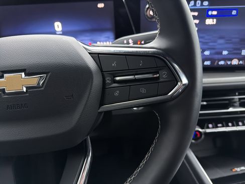 Used 2025 Chevrolet Traverse LT image 20