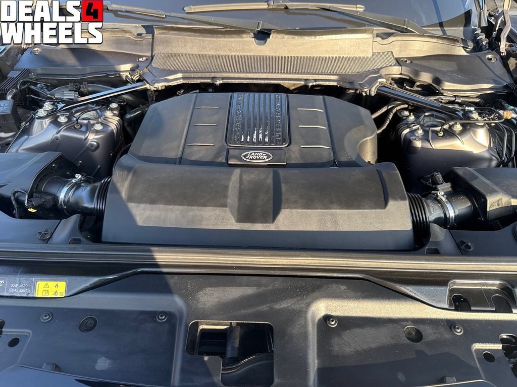 Used 2017 Land Rover Discovery HSE AWD/4WD image 28