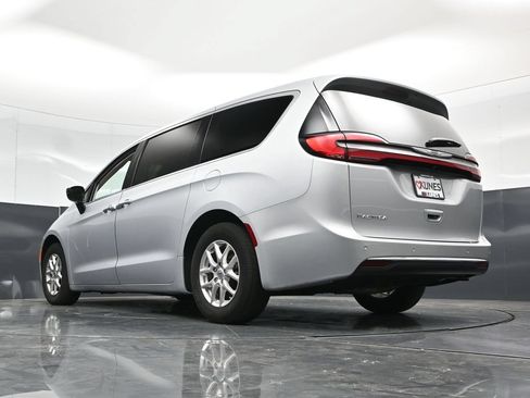 Used 2024 Chrysler Pacifica Touring-L FWD image 58