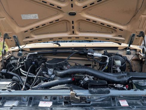 Used 1990 Ford Bronco Custom image 16