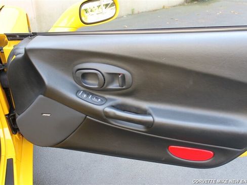 Used 2004 Chevrolet Corvette Convertible w/ Preferred Equipment Group RWD image 40