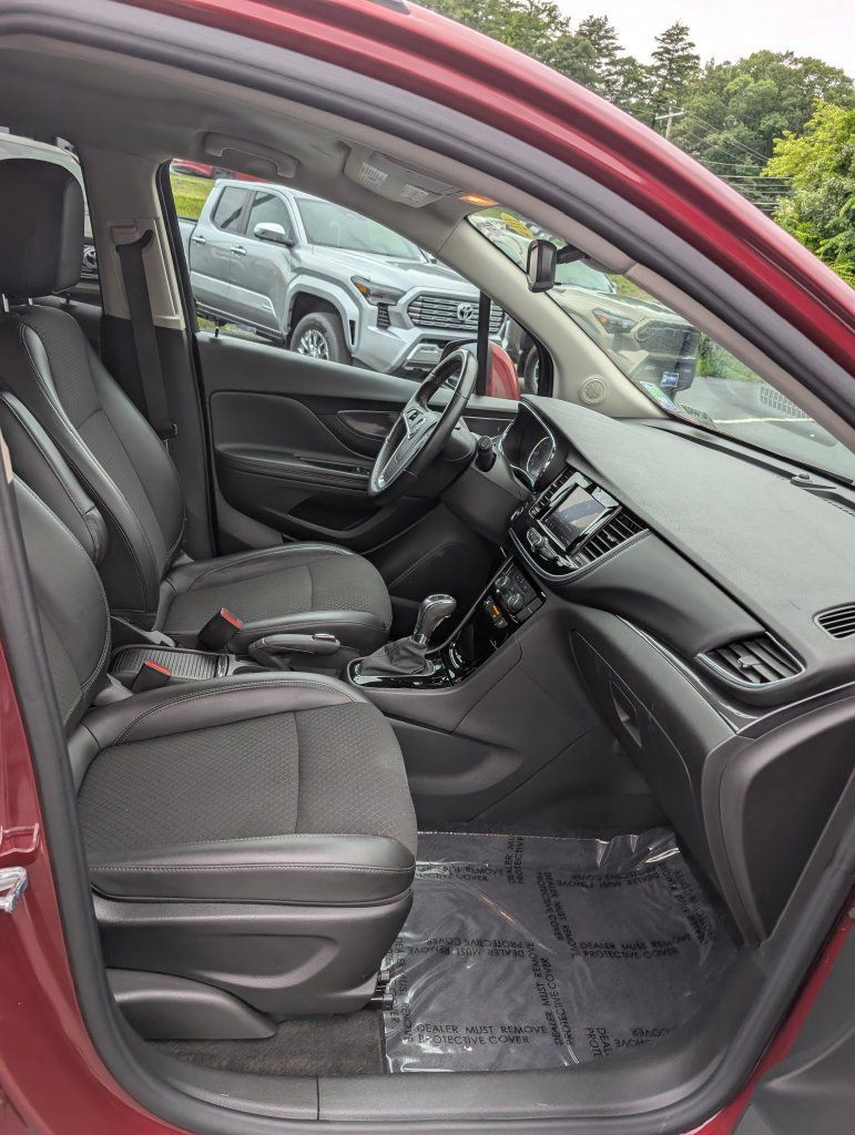 Used 2022 Buick Encore Preferred w/ Safety Package AWD/4WD image 21