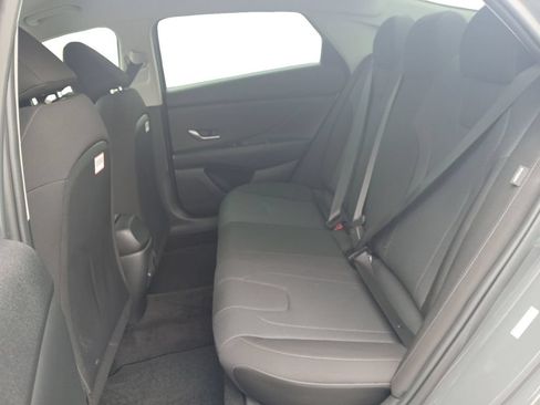 Used 2025 Hyundai Elantra SE FWD image 13