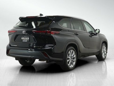Used 2024 Toyota Highlander Limited AWD/4WD image 5