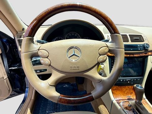 Used 2009 Mercedes-Benz E 350 Sedan image 36