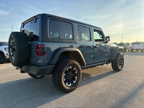 Used 2025 Jeep Wrangler Unlimited Rubicon AWD/4WD image 7