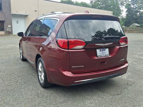 Used 2017 Chrysler Pacifica Limited image 8