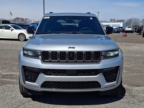 New 2026 Jeep Grand Cherokee Limited AWD/4WD image 2
