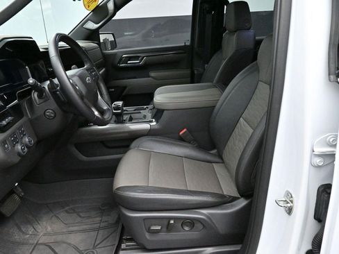 Used 2023 Chevrolet Silverado 1500 ZR2 w/ Technology Package AWD/4WD image 12