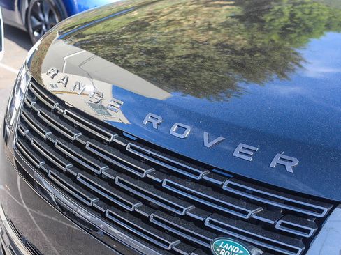 Used 2025 Land Rover Range Rover Long Wheelbase Autobiography AWD/4WD image 12