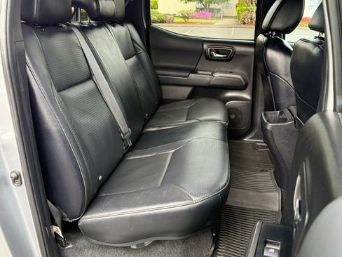 Used 2022 Toyota Tacoma TRD Off-Road w/ TRD Premium Off Road Package AWD/4WD image 27