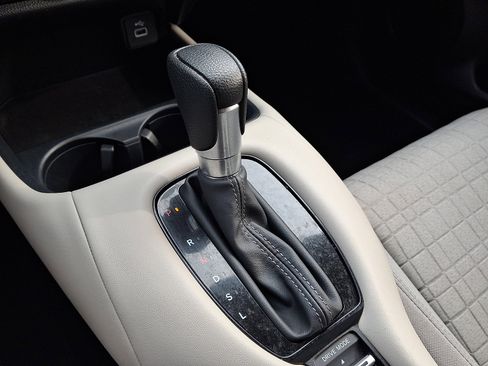 Used 2023 Honda HR-V LX image 14