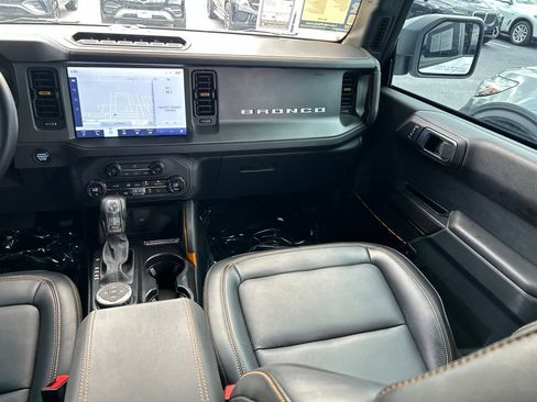 Used 2024 Ford Bronco Badlands w/ Sasquatch Package AWD/4WD image 11