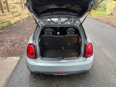 Used 2018 MINI Cooper 2-Door Hardtop image 19
