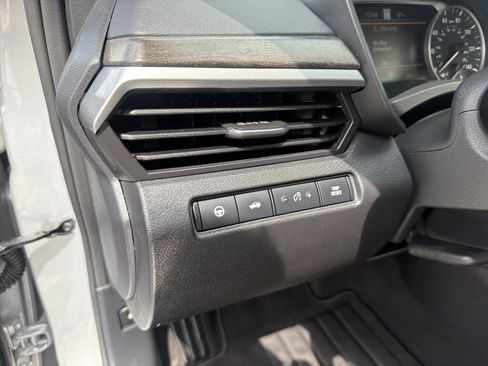 Used 2023 Nissan Altima 2.5 SV w/ SV Premium Package AWD/4WD image 19