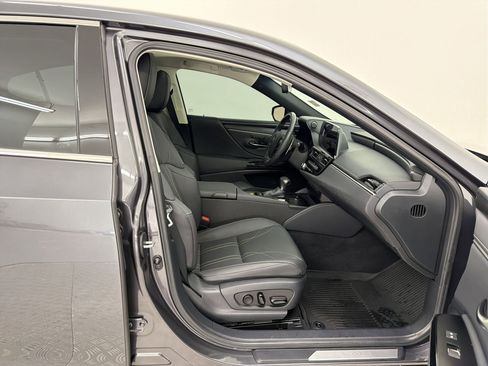 Used 2023 Lexus ES 300h w/ Luxury Package FWD image 30