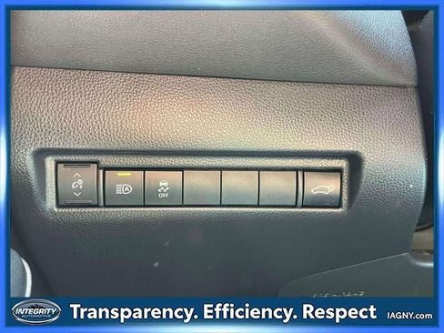 Used 2023 Toyota Venza LE AWD/4WD image 20