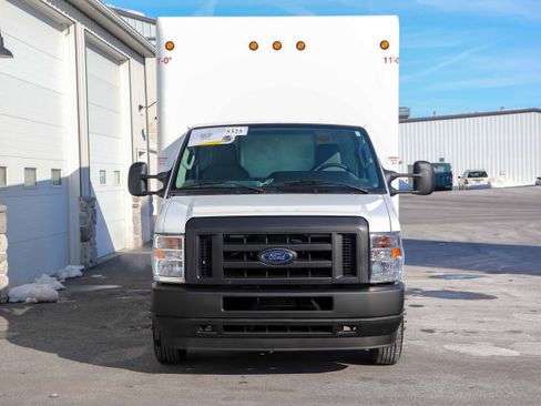 Used 2024 Ford E-350 and Econoline 350 Super Duty w/ Power Windows & Locks Group image 8