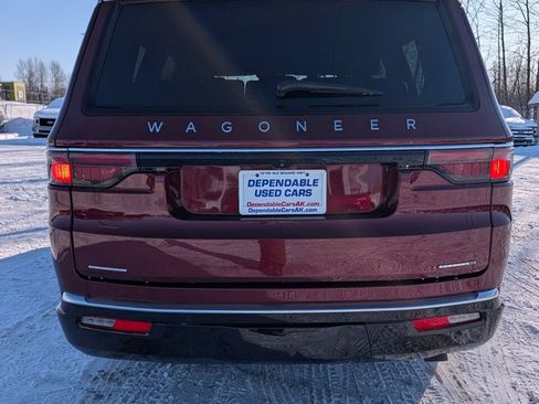 Used 2022 Jeep Wagoneer Series II AWD/4WD image 10