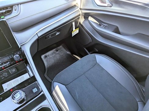 New 2025 Jeep Grand Cherokee L Altitude image 26