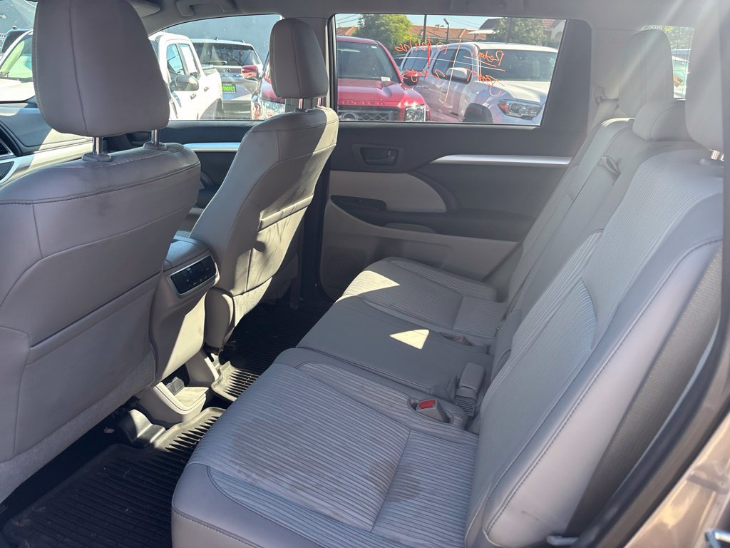Used 2015 Toyota Highlander Plus AWD/4WD image 12