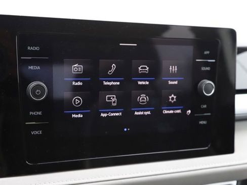 Used 2025 Volkswagen Taos SE w/ Black Wheel Package FWD image 22