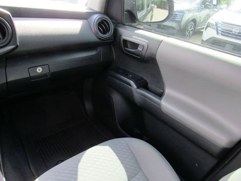 Used 2022 Toyota Tacoma SR w/ SR Convenience Package RWD image 18