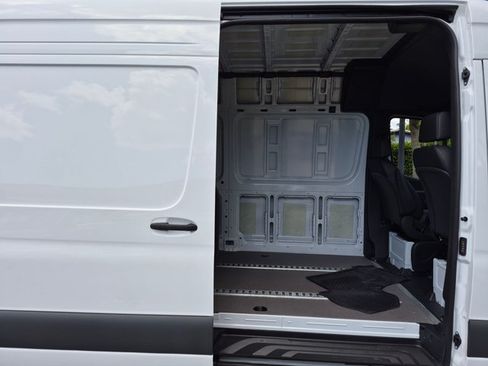 Used 2025 Mercedes-Benz Sprinter 2500 image 14