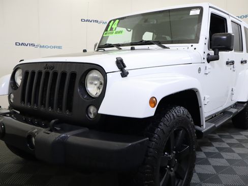 Used 2014 Jeep Wrangler Altitude image 11