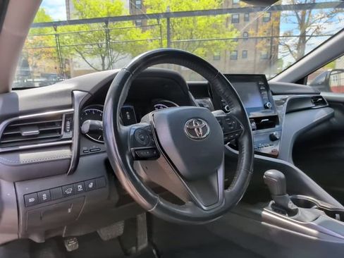 Used 2023 Toyota Camry SE FWD image 19