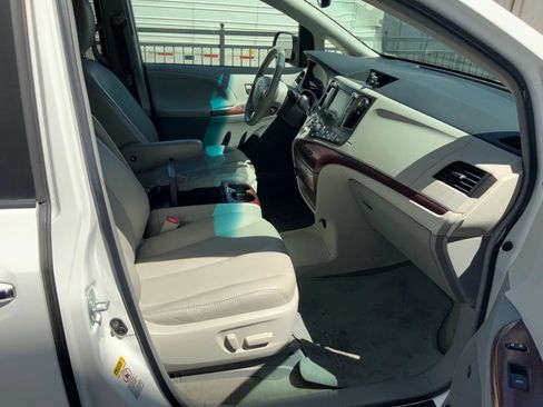 Used 2012 Toyota Sienna XLE w/ XLE Navigation Pkg FWD image 15