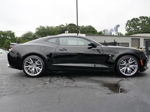 Used 2018 Chevrolet Camaro SS image 34