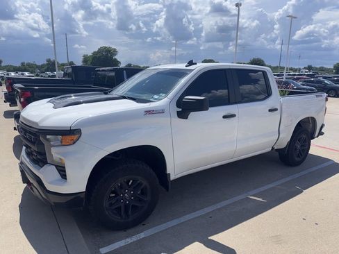 Used 2025 Chevrolet Silverado 1500 Custom Trail Boss w/ LPO, Dark Essentials Package AWD/4WD image 1