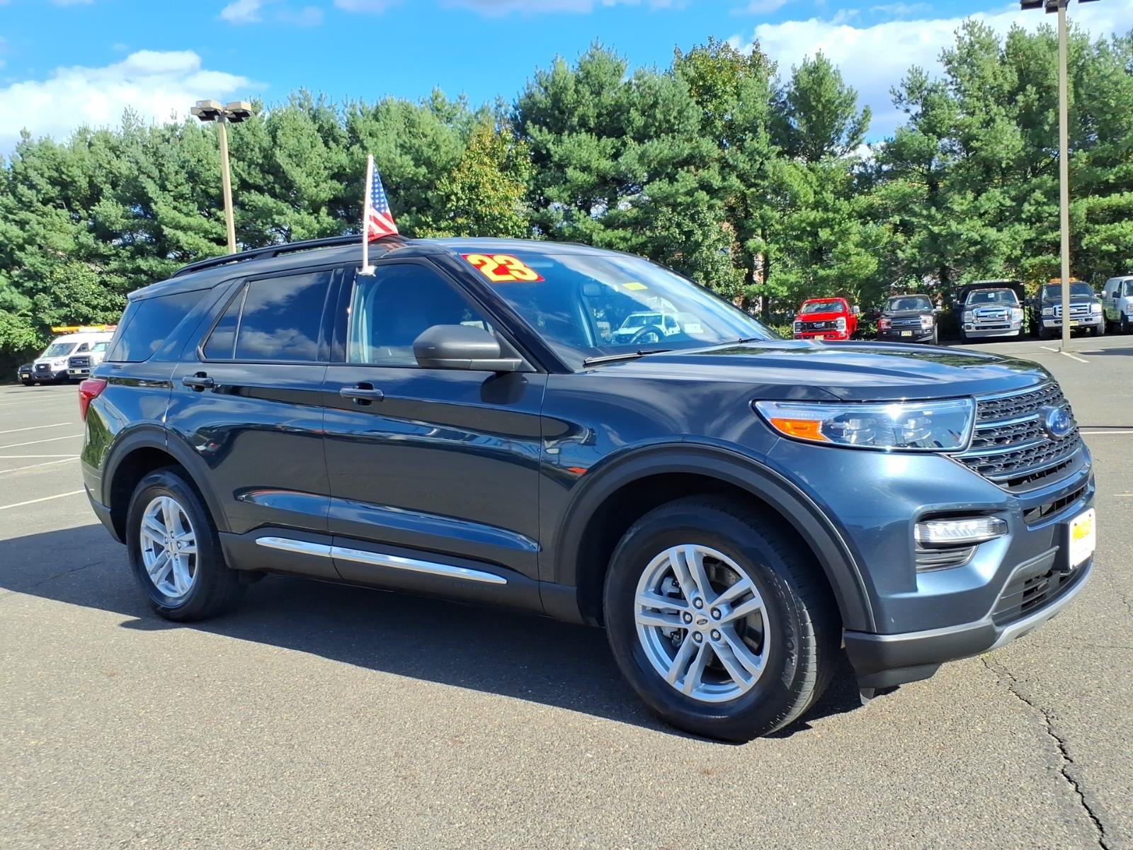 Certified 2023 Ford Explorer XLT w/ Equipment Group 202A AWD/4WD image 1