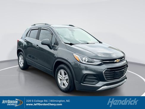 Used 2020 Chevrolet Trax LT w/ Driver Confidence Package FWD image 1