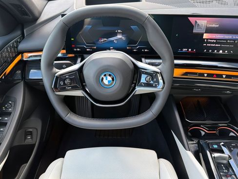 Certified 2024 BMW i5 eDrive40i w/ Premium Package image 18