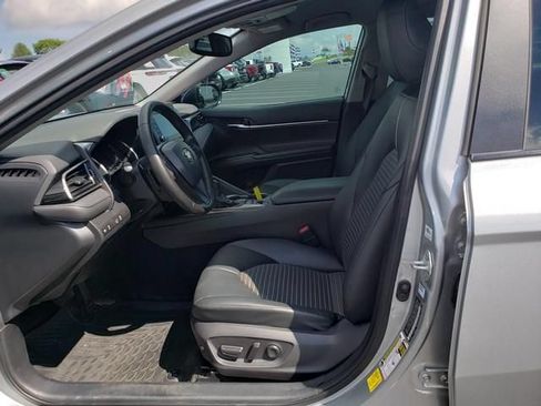 Used 2022 Toyota Camry SE w/ Convenience Package FWD image 10
