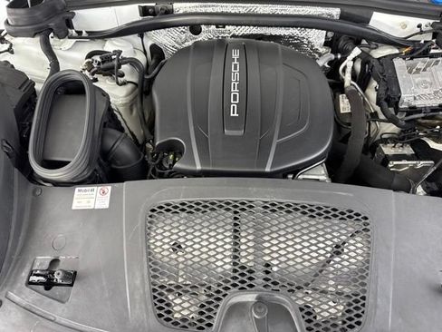 Used 2020 Porsche Macan AWD/4WD image 19