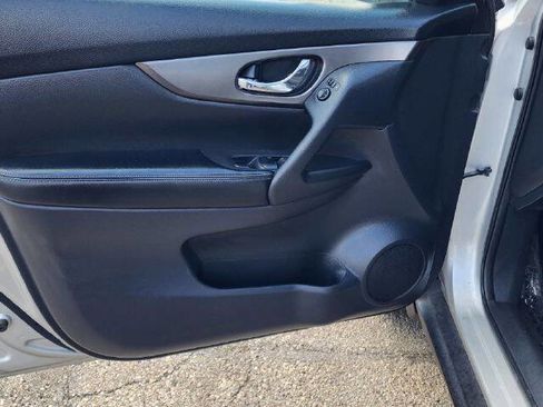 Used 2016 Nissan Rogue S AWD/4WD image 8