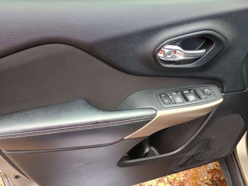 Used 2017 Jeep Cherokee Latitude w/ Safety/Convenience Group image 10