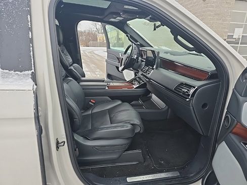 Used 2024 Lincoln Navigator Reserve w/ Equipment Group 201A image 18