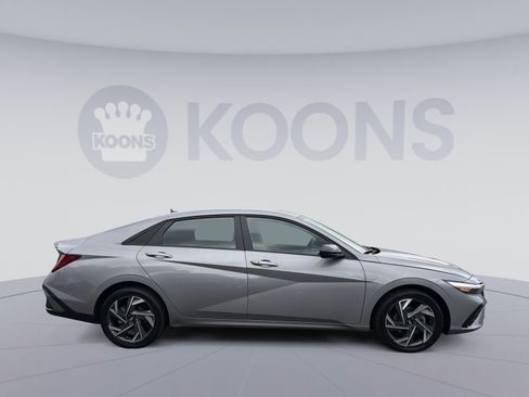 Used 2025 Hyundai Elantra SEL w/ Cargo Package FWD image 8