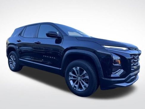 Used 2025 Chevrolet Equinox LT image 3