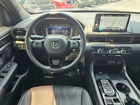 Used 2025 Honda Pilot Black Edition image 32