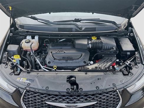 Used 2022 Chrysler Pacifica Touring-L image 30
