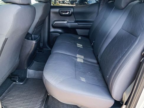 Used 2019 Toyota Tacoma TRD Sport w/ Technology Package image 17