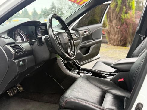 Used 2017 Honda Accord Sport Special Edition image 4