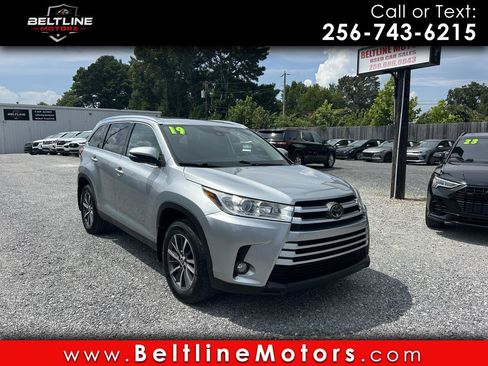Used 2019 Toyota Highlander XLE AWD/4WD image 1