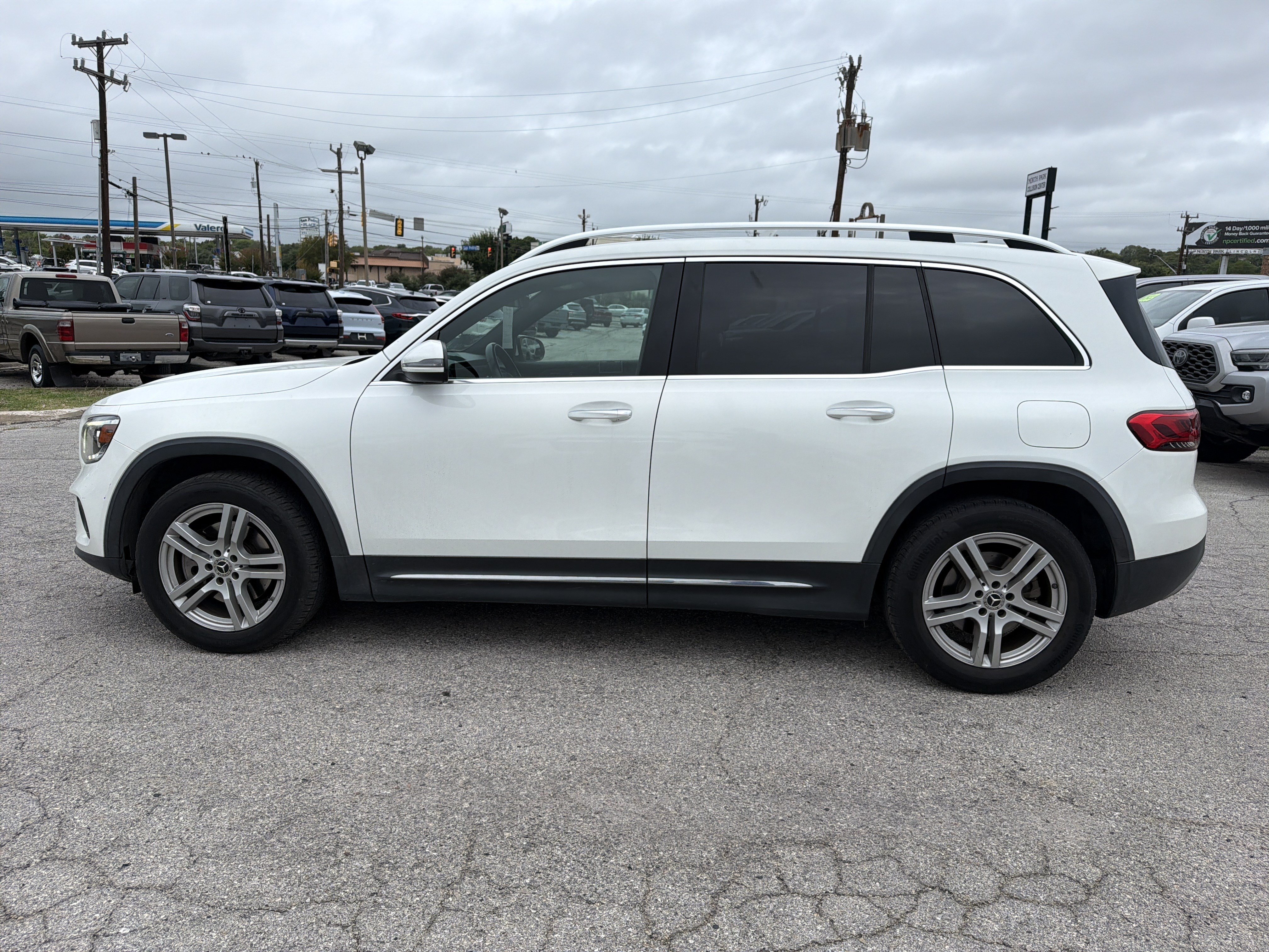 Used 2020 Mercedes-Benz GLB 250 4MATIC w/ Premium Package image 6